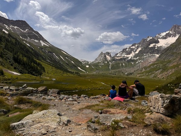 Trouver des petites randonnées en Aveyron en partie montagneuse à faire en famille